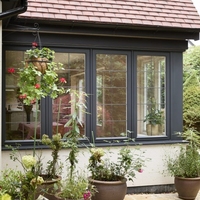 Fenêtre battante en aluminium avec moustiquaire Ouverture vers l'extérieur ou vers l'intérieur Fenêtre à battant à double vitrage avec imposte