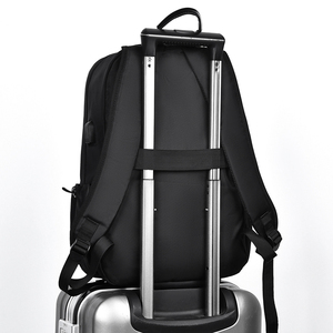 <span class=keywords><strong>Sac</strong></span> à <span class=keywords><strong>Dos</strong></span> Décontracté et Sportif pour Hommes, Étanche avec Fermeture Éclair, Port de Chargement USB, et Compartiment Ordinateur - Product Image 5