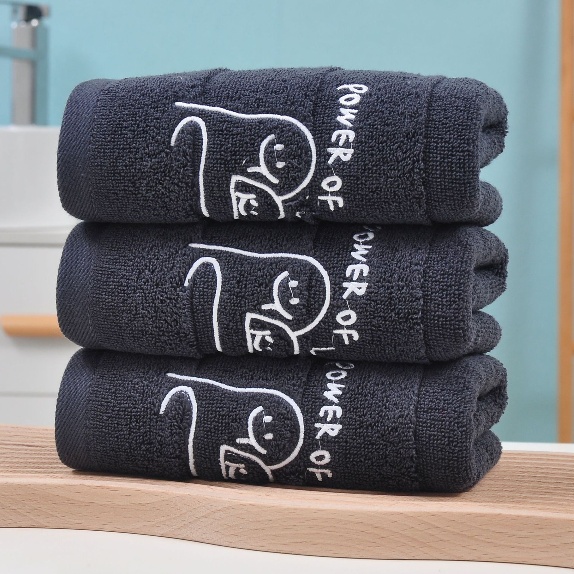 ผ้าขนหนูสีน้ำเงินกรมท่า