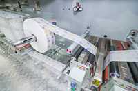 Ligne de production entièrement automatisée d'équipements pour serviettes hygiéniques