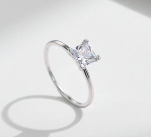 Anillo de Plata de Ley S925 con Corte Princesa, Banda Delgada, Minimalista, de Alta Gama, para Propuesta de Matrimonio, Anillo de Lujo para Mujer - Product Image 4