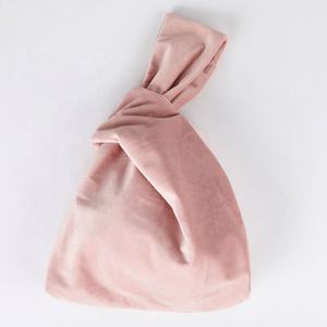 Sac de poignet de bonne qualité mini portable réutilisable confortable doux de luxe japonais logo personnalisé tissu velours noeud - Product Image 3