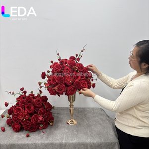 ดอกกุหลาบแดงประดิษฐ์คุณภาพสูงจาก LEDA สำหรับตกแต่งงานแต่งงานและงานปาร์ตี้ - Product Image 2