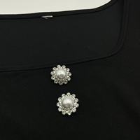 Kancing Logam Berhiaskan Rhinestone Berkualitas Tinggi dengan Bunga dan Mutiara untuk Desain Fashion