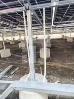 Structure de montage solaire sur le toit Base à trois trous Connecteur triangulaire Système de montage PV pour panneaux solaires Support de toit solaire