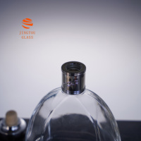 Bouteille en verre à facettes plate et ronde personnalisée de 700 ml, bouteille en verre blanc de haute qualité pour XO Cognac Brandy, approvisionnement en gros