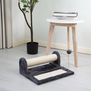 Griffoir pour chat en sisal avec tapis et jouet, design minimaliste, durable, utilisable toute l'année - Product Image 1