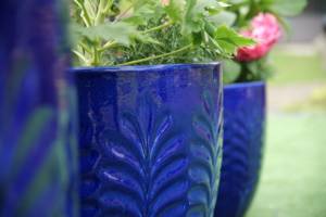 Ensemble de pots à fleurs en céramique, bleu cobalt brillant, texture gaufrée en forme de feuille, décoration intérieure et extérieure, jardin, patio, écologique, drainage - Product Image 4