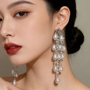 Pendientes de Lágrima con Perlas y Cristales, Chapados en Plata 925, Joyería de Lujo para Mujer - Product Image 5