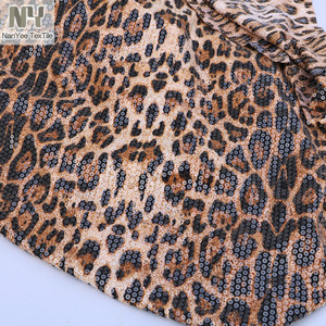 Tessuto Nanyee tessuto marrone Color caffè animale leopardato tessuto elasticizzato ricamato con paillettes trasparenti - Product Image 2
