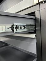 Armoire à outils métallique de 2040 mm de large pour atelier de réparation automobile, avec prise de courant intégrée et organisateur de panneaux perforés