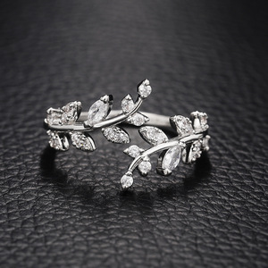 Anello Regolabile con Design a Foglia, Stile Minimalista per Donne - Product Image 2