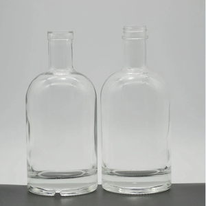 Bottiglia in Vetro Trasparente per Gin Distillato 750ml, Contenitore per Alcolici con Base Spessa e Tappo in Sughero - Product Image 1