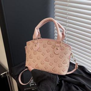 Adorable bolso de mujer con encantador diseño impreso forma cuadrada compacta versátil para uso en hombro o bandolera - Product Image 3