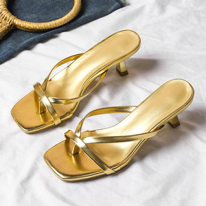 Sandalias de tacón bajo minimalistas para mujer OEM ODM con tira delgada, punta cuadrada abierta, tacón gatito, suela de goma antideslizante, para fiesta y uso casual - Product Image 3
