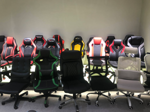 Campione gratuito Multi-funzione E-sport Racing sedia da gioco con poggiapiedi E massaggio - Product Image 5