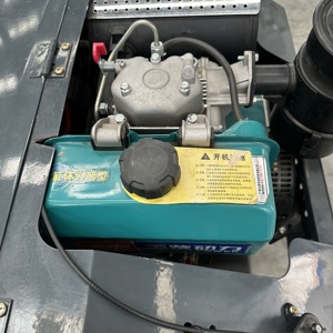 Tagliaerba Cingolato Ibrido Elettrico con Generatore, Batteria 48V, Estensore di Autonomia, Consumo Carburante 1.5L/h per Uso in Vigneto - Product Image 3