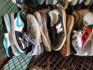 Zapatos de segunda mano a granel para niños y mujeres, calzado usado de grado variado <span class=keywords><strong>por</strong></span> kilos, venta al <span class=keywords><strong>por</strong></span> mayor - Product Image 4