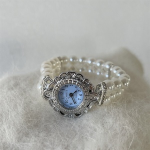 Reloj de Cuarzo Casual para Mujer con Decoración de Diamantes Redondos y Cadena de Perlas de Vidrio, Venta al Por Mayor - Product Image 3