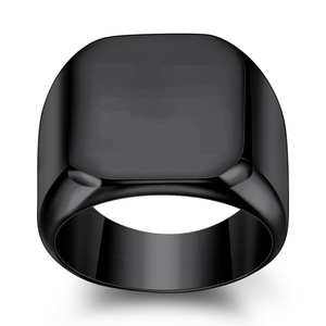 Bague carrée noire en acier inoxydable 18 mm avec lettre A gravée au laser pour homme, bijou cadeau - Product Image 5
