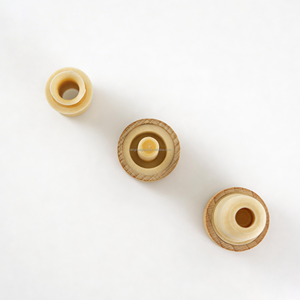 Botella de Vidrio Redonda de 500 ml para Licor, Ginebra, Aceite de Oliva, Ron, Whisky y Vodka, Estilo Nórdico Negro Mate, con Tapón de Corcho y Boquilla - Product Image 4