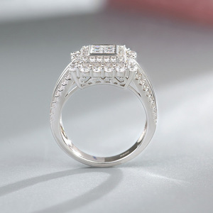 Anello con Cristallo Taglio Principessa per Donne, Fascia Geometrica Intrecciata, Accessorio Moda per Uso Quotidiano e Feste - Product Image 6
