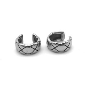 ต่างหูหนีบผู้ชาย สแตนเลส 316L กันน้ำ ไม่หมอง ลาย X แบบหนีบกระดูกอ่อนหู ดีไซน์เรียบหรู ใส่ได้ทุกวันสำหรับผู้ชาย - Product Image 3