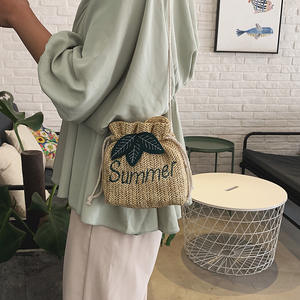Simpatica mini <span class=keywords><strong>borsa</strong></span> a tracolla messenger con coulisse in <span class=keywords><strong>paglia</strong></span> intrecciata da <span class=keywords><strong>donna</strong></span> da spiaggia, borse da <span class=keywords><strong>donna</strong></span> a forma di secchio, mini <span class=keywords><strong>borsa</strong></span> a secchiello in <span class=keywords><strong>paglia</strong></span> da <span class=keywords><strong>donna</strong></span> - Product Image 5