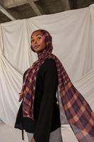 Hijab foulard musulman malaisien tendance à carreaux personnalisé printemps 2026, doux et respirant pour les hijabs musulmans en modal