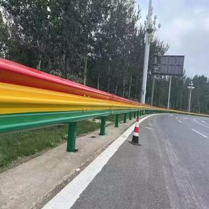 Barrière antichoc en métal pulvérisé en plastique galvanisé Sécurité routière Anti-corrosion Rail de protection de poutre en W <span class=keywords><strong>Barricades</strong></span> Garde-corps d'autoroute - Product Image 6