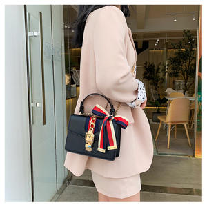 حقيبة يد نسائية مصنوعة من الجلد موديل 2024 على شكل ثعبان النعام الأزرق مزودة بحامل يد من النحل - Product Image 6