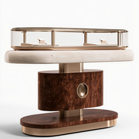 Table de présentation de luxe pour montres et bijoux en bois de burl et marbre |   Vitrine en verre combinée haut de gamme pour boutique