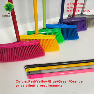 Brosse à balai en plastique à poils droits en fibres douces avec manche en métal pour jardin - Product Image 1