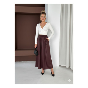 Jupe longue fluide marron pour femme avec poches latérales, aspect cuir, tissu laqué, longueur 95 cm - Product Image 3