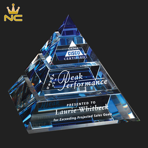 Premio Piramidal de Cristal K9 Azul Personalizado al por Mayor, Hecho a Mano, con Logotipo Grabado con Láser, Texto y <span class=keywords><strong>Caja</strong></span> de Regalo - Product Image 5