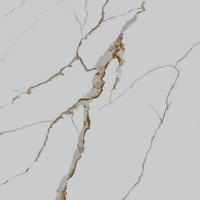 Dalle de quartz Calacatta Gold haute brillance, pierre synthétique blanche découpée sur mesure pour projets de cuisine, salle de bain, commerciaux et résidentiels