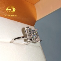 Livraison Rapide Bague de Mariage 6 carats avec Grande Pierre Principale Carrée Coupe Princesse 10*10 Moissanite, Bague Éternité à Sertissage Latéral pour Mariée