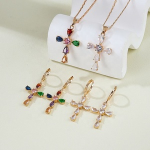 Ensemble de bijoux fantaisie plaqué or 18 carats avec croix et zircone, prix d'usine, vente en gros pour femmes - Product Image 1