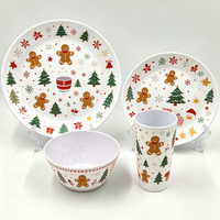 Service de table en mélamine imprimé arbre de Noël et pain d'épices pour les fêtes - Tendances Maison