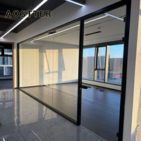 Porte battante d'angle en aluminium AOSTTER avec jointure de verre sans soudure et ressort de sol commercial pour utilisation en showroom de vente au détail