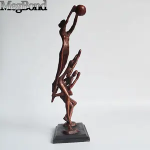 Gietijzeren Metalen Man Basketbalspeler Standbeeld Voor Thuis, Kleine Metalen Abstracte Sculptuur