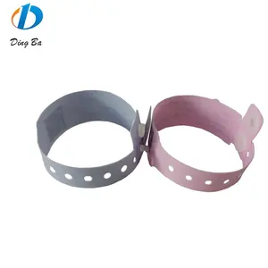 저렴한 Manufactural 친환경 비닐 식별 팔찌 맞춤형 PVC 팔찌 부드러운 비닐 공장 일회용 플라스틱 - Product Image 5