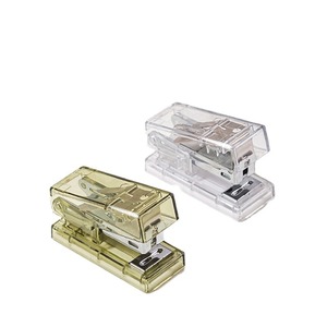 Mini grapadora de plástico transparente, tamaño pequeño, suministros escolares para estudiantes, para encuadernación de papel - Product Image 3