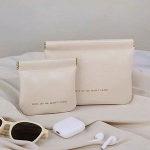 Bolsa de Almacenamiento de Cosméticos de Cuero PU con Cierre Automático, Diseño Personalizado, para Viajes y Compras - Product Image 2