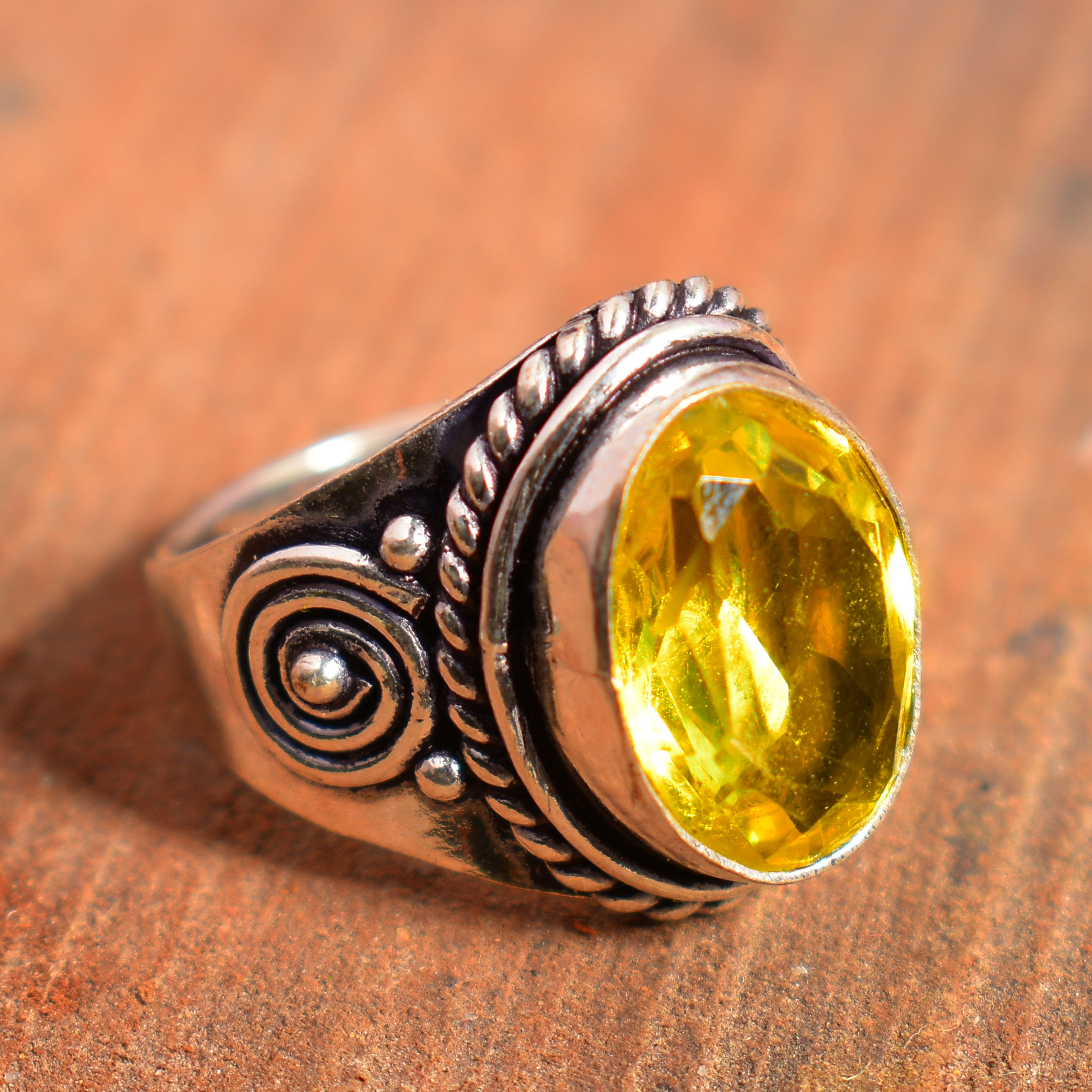 สีเหลือง