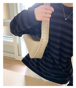 Venta al por mayor Retro Simple remachado axila bolsas mujeres Cool moda bolsos motocicleta estilo axila bolsa - Product Image 6