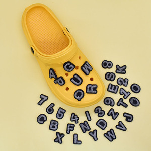 Dijes de Goma Suave de PVC para Zapatos <span class=keywords><strong>Xiami</strong></span>, Letras Plateadas Creativas Desmontables, Accesorios para Zuecos, Decoración Unisex - Product Image 4