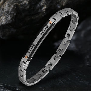 <span class=keywords><strong>Bracciali</strong></span> da <span class=keywords><strong>uomo</strong></span> di marca di design incisi con zirconi neri in acciaio inossidabile, fornitore di gioielli di alta gamma Xinyashang - Product Image 4