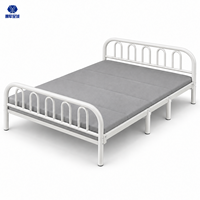 Lit simple pliable en métal à quatre plis, cadre en acier pour dortoir, chambre d'amis et petits espaces