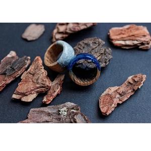 Anillo de Dedo Elegante de Resina y Madera, Joyería Unisex Hecha a Mano con Diseño de Madera Natural y Resina para Moda Moderna - Product Image 1